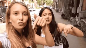 Хорошего дня.Подруга...моя подруга.Красивая песня.