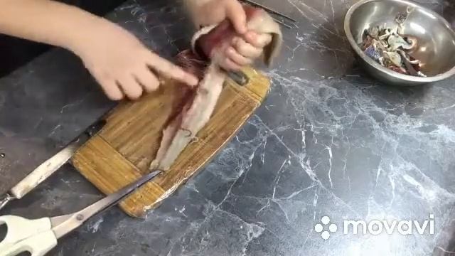 Как почистить селёдку смотреть онлайн