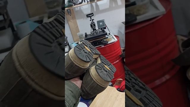 Как носить любимые кроссовки так же долго. Ремонт реставрация профилактика обуви. смотреть онлайн