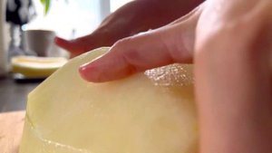 Как нарезать ДЫНЮ: простой и красивый способ