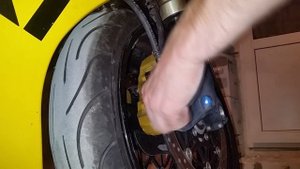 Замена колодок на мотоцикле Suzuki GSX R 600 K4