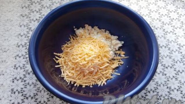 Ленивая ачма из лаваша с творогом и сыром на сковороде
