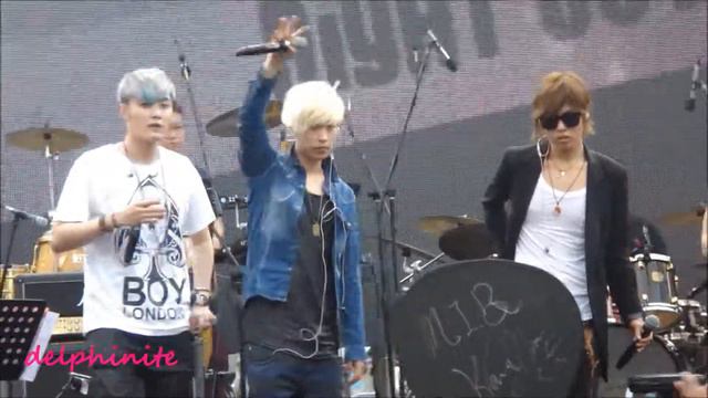 [FANCAM] 130524 Music Matters Live in Singapore 2013 Rehearsals MIB - Mic Test