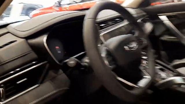 Модельный ряд Geely в автосалоне. Сколько стоит Atlas Pro,Coolray,Tygella?