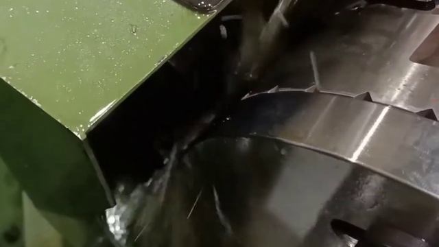 Станок серии SRD для фрезерования плоского шлица у винта размером M2x4.0 с потайной головкой. смотреть онлайн