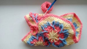 Сборка. Тапочки сапожки из шестиугольных мотивов крючком.