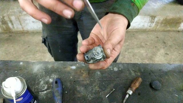 Восстанавливаем закисшую личинку замка двери на Kia CERATO.mp4