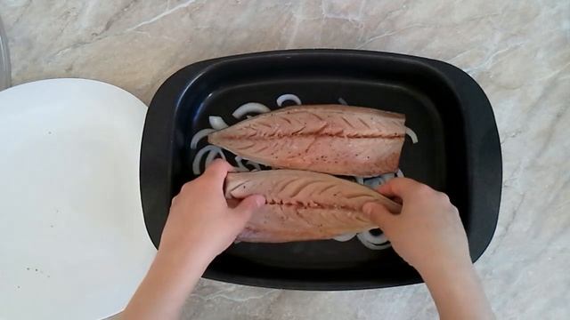 Скумбрия, запечённая с овощами смотреть онлайн