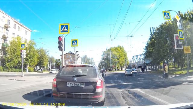 красный от зеленого отличается смотреть онлайн