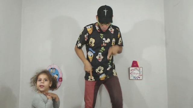 PÉ COM PÉ MÃO COM MÃO ( Musicalização Divertida ) смотреть онлайн