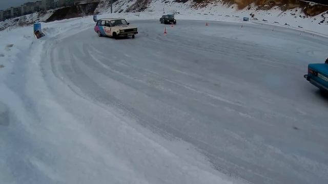 Зимний дрифт на боевой классике смотреть онлайн