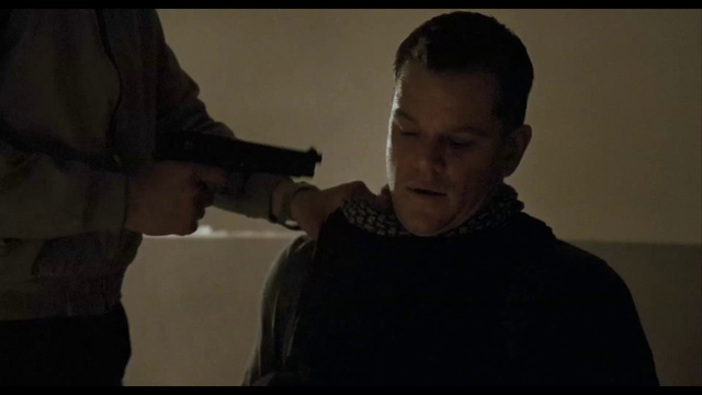 Green zone 2010. Не брать живым» (green zone, 2010). Green zone 2010. Мэтт дэймон не брать живым. Не брать живым трейлер.