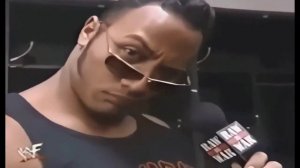 Мем Скала Джонсон опускает очки и поднимает бровь.mp4.mp4