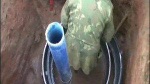 Монтаж полимерпесчаного колодца