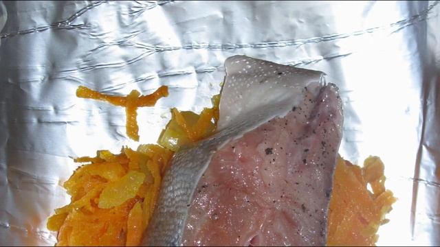 Запеченная в фольге горбуша с овощами