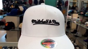 Бейсболка с изогнутым козырьком Mitchell and Ness COMFY CORE White