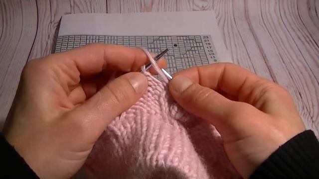 Вязание шапки узором косы с шишечками. смотреть онлайн