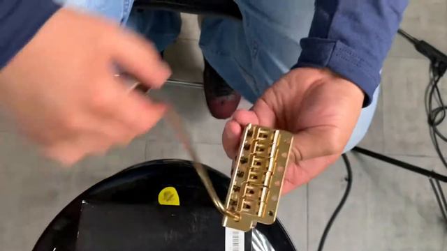 Fender Gold Tremolo System Auction | Pro Audio Land смотреть онлайн