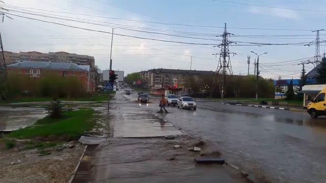 Потоп после грозы в Туле: улица Кутузова. смотреть онлайн