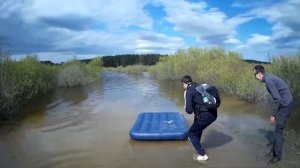 На надувном дырявом матрасе через Пышму...Вы серьезно?