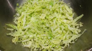 Салат из пекинской капусты с бужениной, сыром и болгарским перцем
