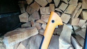 Fiskars X10,X17,X21,X27 axes for splitting logs (part 1)