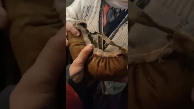 Чукотский подгузник из шкуры оленя, которому больше трёхста лет. смотреть онлайн