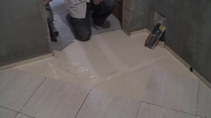 Laying ceramic tile on the floor. Clay Sikabond-T8 (Part 3)