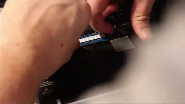 How To Install Memory And An SSD Drive Into A Macbook Pro смотреть онлайн