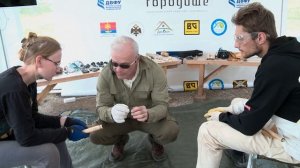 Мастер-класс по изготовлению каменных орудий из обсидиана.