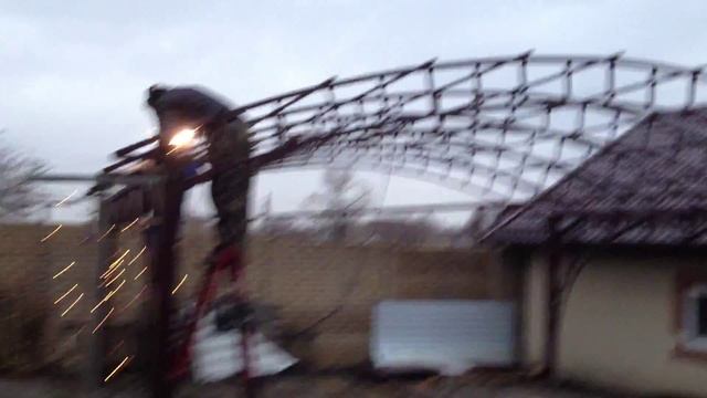 Монтаж авто навеса монтажниками компании RAMA (декабрь 2015 год) смотреть онлайн