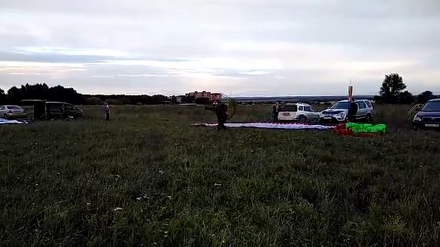 Взлёт на парамоторе в штиль. смотреть онлайн