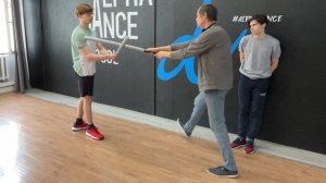 Урок фехтования катаной. Кендзюцу. Батман скольжением вперед по мечу и удар в плечо с оппозицией