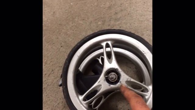 How to Repair the Front Wheel Locking Mechanism on a BabyJogger City Mini смотреть онлайн