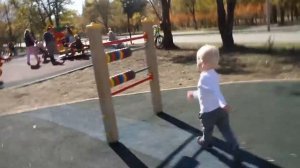 Рома и Маша играют на детской площадке как и Рома и Диана. [VLOG]