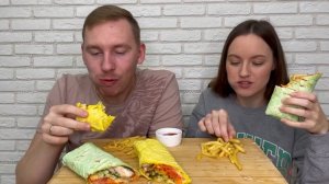 МУКБАНГ ШАУРМА ДОМАШНЯЯ В ЦВЕТНОМ ЛАВАШЕ КАРТОШКА ФРИ MUKBANG MUKBANG HOMEMADE SHAWARMA