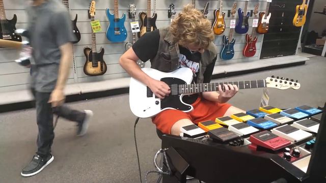 Got to play a Jim Root signature guitar! #metal #slipknot смотреть онлайн