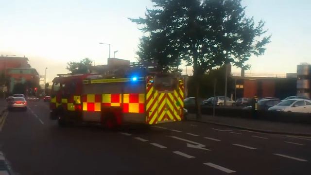 NIFRS / E1202 & E1201 / Volvo FLL's / WrT & WrL / Turning Out from Central Fire Station смотреть онлайн