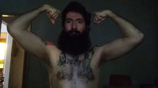 Sunday biceps flexing