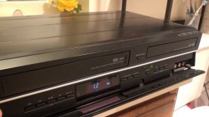 TOSHIBA DVR620KU DVD VCR Combo Player VHS to DVD Recorder