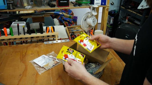 Squier Katana Bass Project and Unboxing Customer Parts | Sunday Morning Shred 10-23-2022 смотреть онлайн