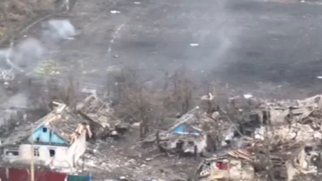 Накрытие пешей группы ВСУ из АГС.mp4 смотреть онлайн