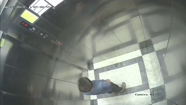 Ребенок справил нужду в лифте. смотреть онлайн