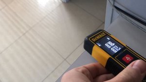 Лазерный дальномер dewalt