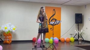 Уже год как учусь играть на саксофоне☺️