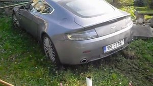 ASTON MARTIN CRASH