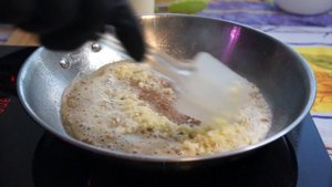 Креветки в чесночно-сливочном соусе