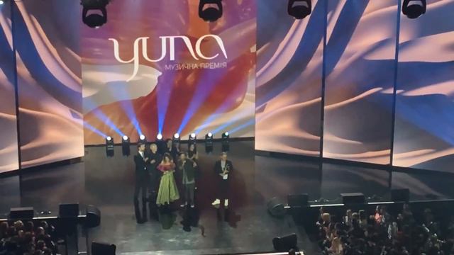 YUNA- 2017 : Награждение "Лучшая Поп Группа"- Время и Стекло