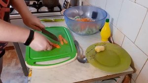 Китайский салат с фунчозой. Вкуснейший китайский салат с фунчозой приготовит любой.