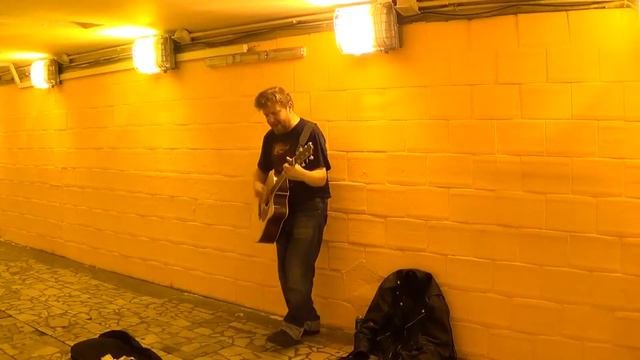 Уличный музыкант 2